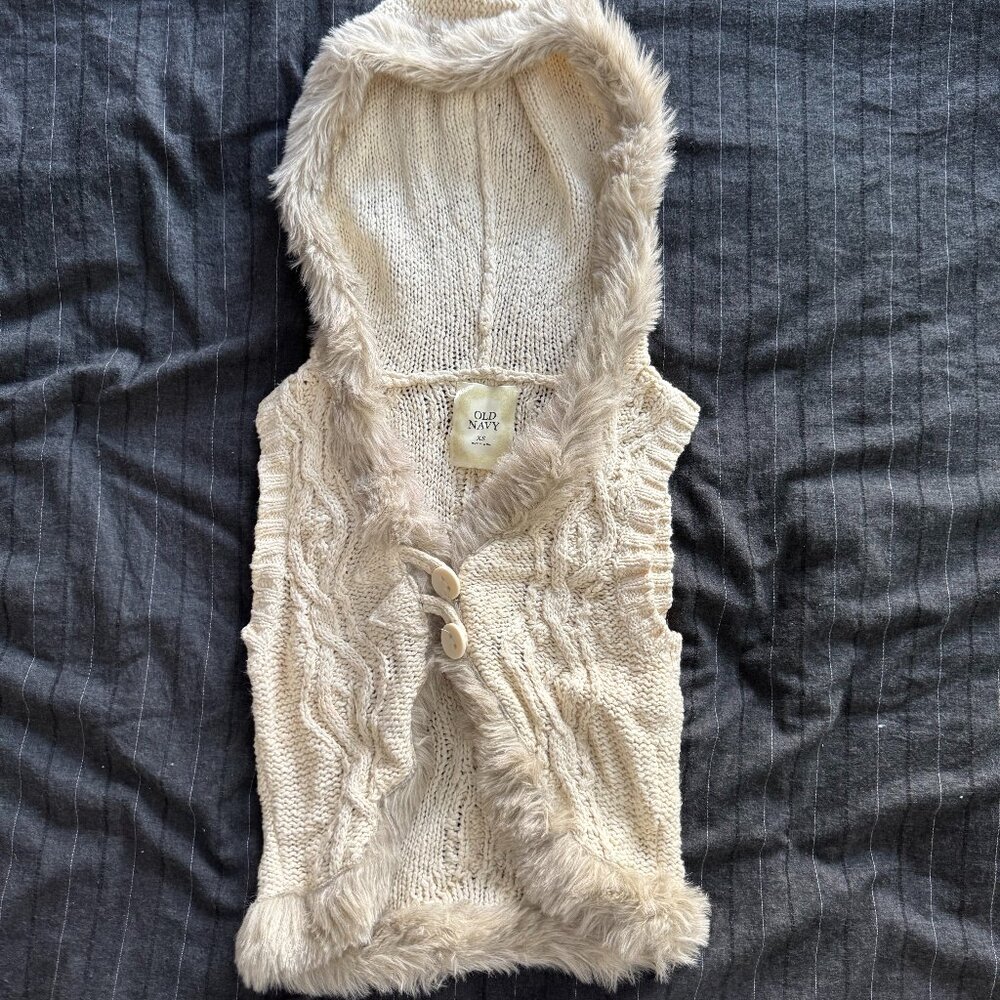 Old Navy Cable Knit Vest with Hooded Faux Fur Detail. Size Extra Small XS